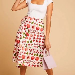 Lisa Says Gah Capri Wrap Skirt size S